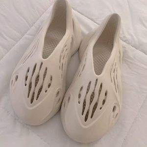 Yeezy Foam Rnnr/ Runner sz 5M/ 6.5W